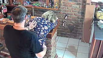 Zina Yaparken Yakalanan Gerçek Çiftin Buharlı Sıcak Ev Yapımı Seks Videosu