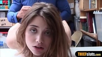 Üvey Baba, Üvey Kızlarını Baştan Çıkarır Ve Onlara Cinsel Iyilikler Karşılığında Özgürlük Sunar.