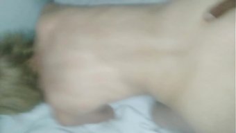 Dil Oyunları Ve Iç Boşalma Sonrası Santa Catarina'Nın Karısı Sert Aletle Delik Deşik Ediliyor.