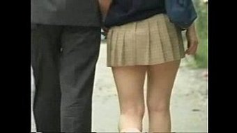 Asyalı Genç, Sert Oral Ve Cinsel Eylemlerle Meşgul Oluyor