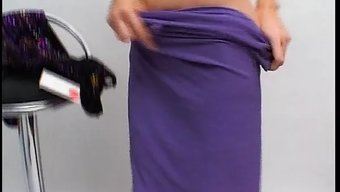 Sarışın Milf, Bir Fotoğraf Çekiminden Sonra Sıcak Bir Sikiş Seansının Tadını Çıkarıyor