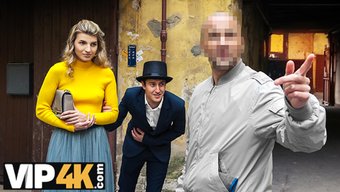 Seksi Bir Sarışın, Bir Sihirbazla Anal Seks Yapıyor Ama Sevgilisiyle Değil.