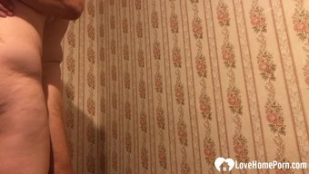 Amatör Çift, Arkadan Yoğun Bir Şekilde Seks Yapıyor