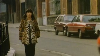 Gwenda Farell Çok Verimli Ve Profesyonel Bir Sekreterdir.