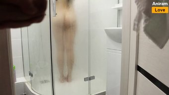Azgın Üvey Kız Kardeşle Duşta Sert Seks